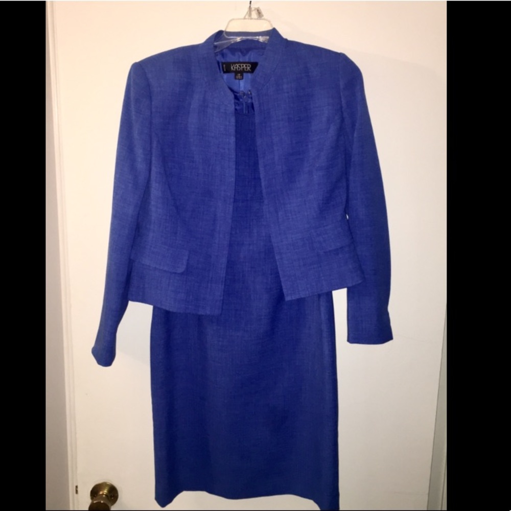 SOLD!! Kasper 2-piece dress suit, size 4P
